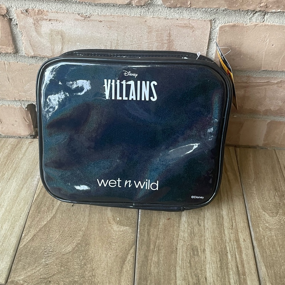 Wet n Wild Cruella De Vil Absolutely Beastly Cosmetic Bag - Picture 2 of 7
